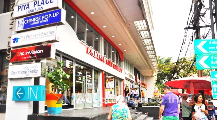 Split-type Air |  Piya Place Office space  for Rent BTS Chitlom in Ploenchit Bangkok